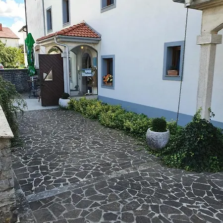 Guest house Mirjam Razdrto