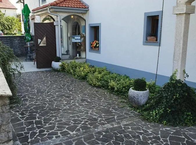 ゲストハウス Mirjam Razdrto